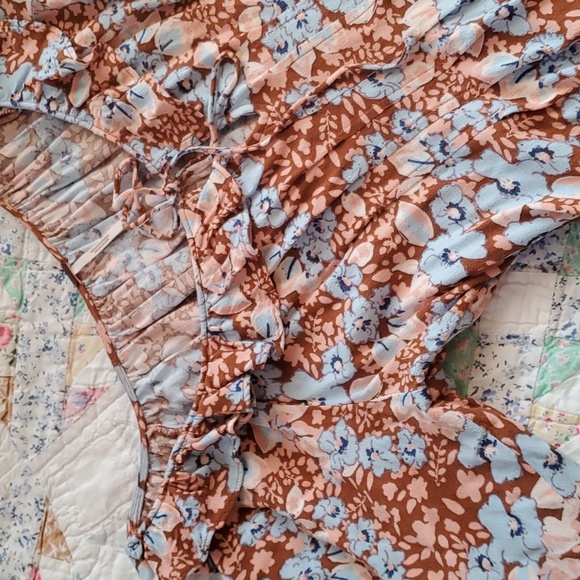Free People Ruffle Romantic Brown and Blue Floral Viscose Top Size Small - Picture 2 of 5